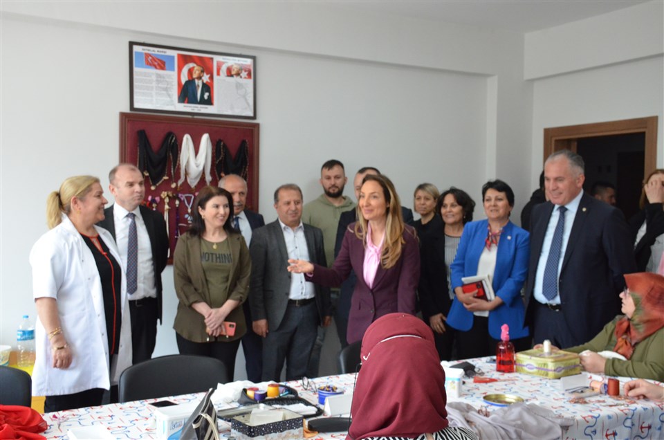 CHP Kadın Kolları Genel Başkanı Aylin Nazlıaka Taşova'da