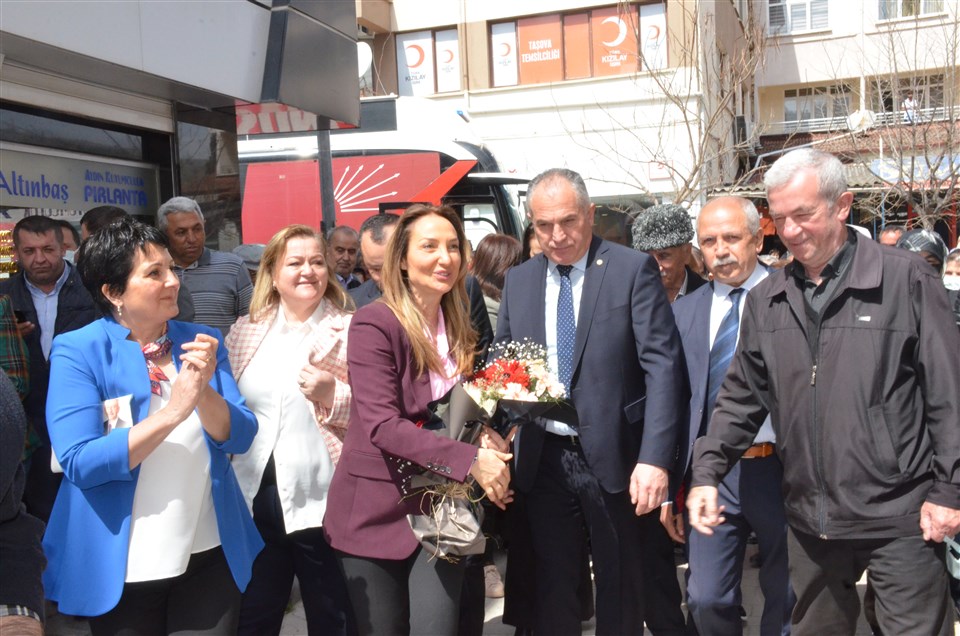 CHP Kadın Kolları Genel Başkanı Aylin Nazlıaka Taşova'da
