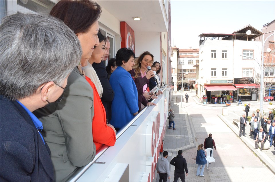 CHP Kadın Kolları Genel Başkanı Aylin Nazlıaka Taşova'da