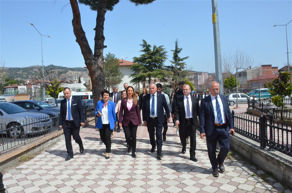 CHP Kadın Kolları Genel Başkanı Aylin Nazlıaka Taşova'da