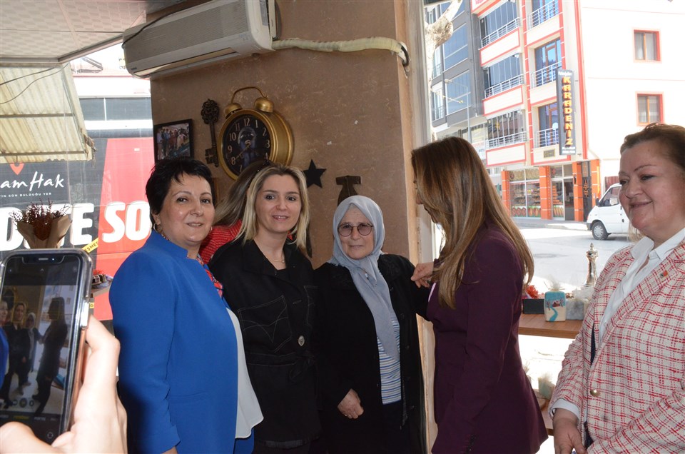 CHP Kadın Kolları Genel Başkanı Aylin Nazlıaka Taşova'da