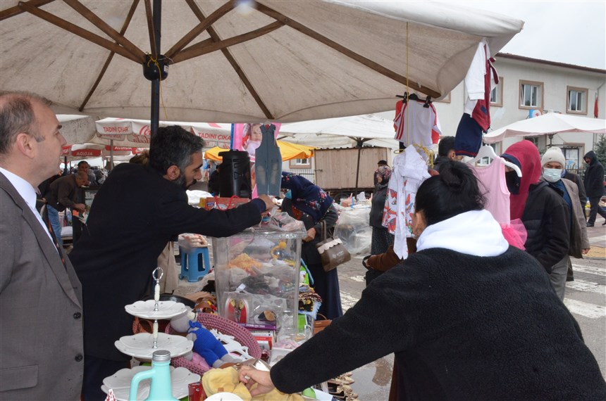 Ela Bebek İçin Taşova’da Stant Açıldı