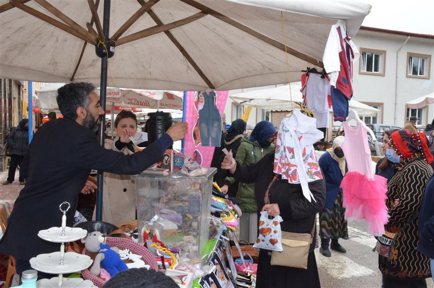 Ela Bebek İçin Taşova’da Stant Açıldı