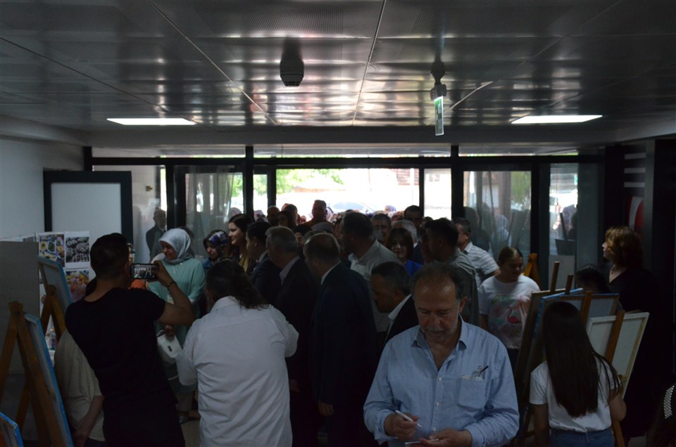 “Hayat Boyu Öğrenme” Kurslarının Yıl sonu Kapanış Sergisi Başladı