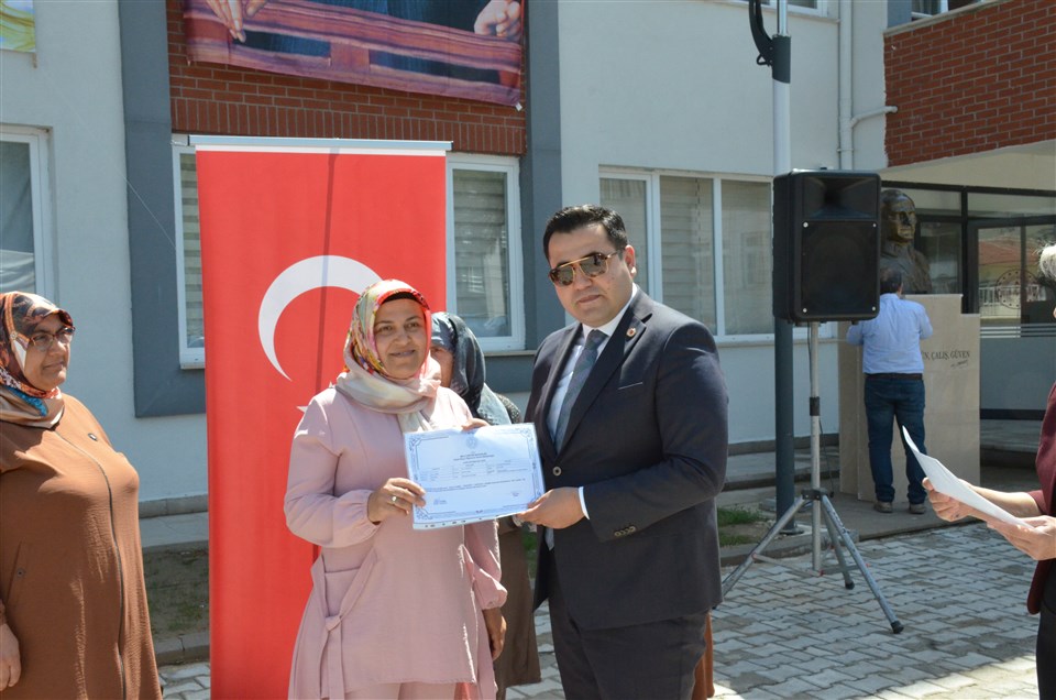 “Hayat Boyu Öğrenme” Kurslarının Yıl sonu Kapanış Sergisi Başladı
