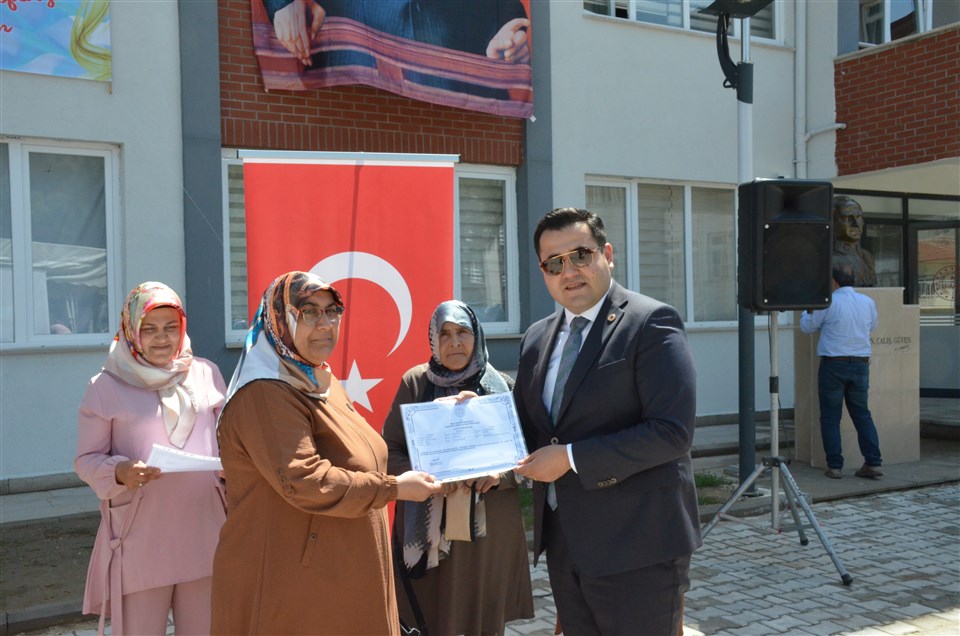 “Hayat Boyu Öğrenme” Kurslarının Yıl sonu Kapanış Sergisi Başladı