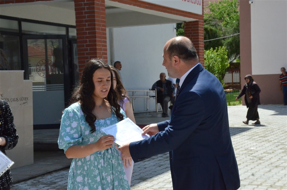 “Hayat Boyu Öğrenme” Kurslarının Yıl sonu Kapanış Sergisi Başladı