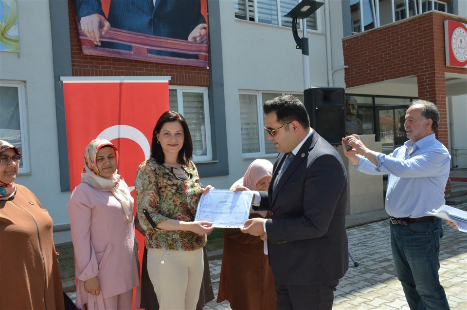 “Hayat Boyu Öğrenme” Kurslarının Yıl sonu Kapanış Sergisi Başladı