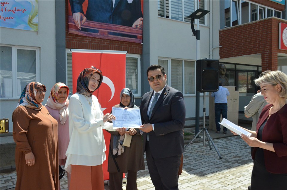 “Hayat Boyu Öğrenme” Kurslarının Yıl sonu Kapanış Sergisi Başladı