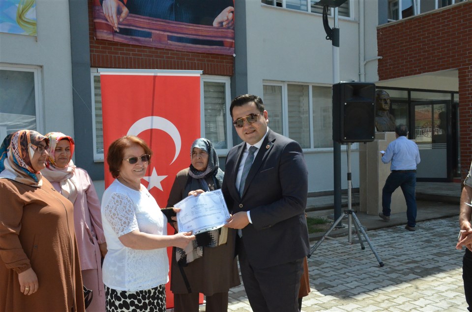 “Hayat Boyu Öğrenme” Kurslarının Yıl sonu Kapanış Sergisi Başladı