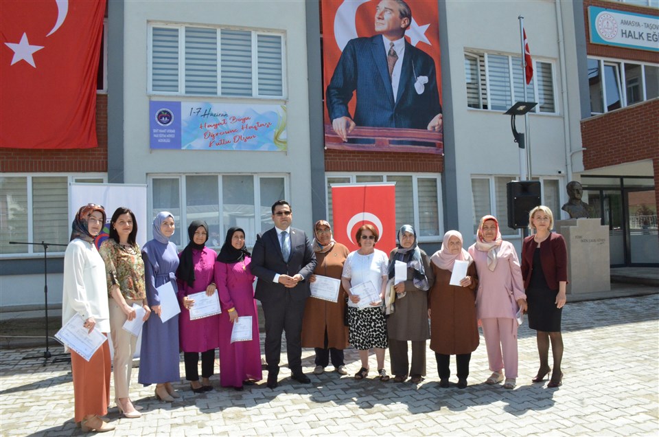 “Hayat Boyu Öğrenme” Kurslarının Yıl sonu Kapanış Sergisi Başladı