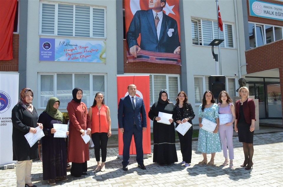 “Hayat Boyu Öğrenme” Kurslarının Yıl sonu Kapanış Sergisi Başladı