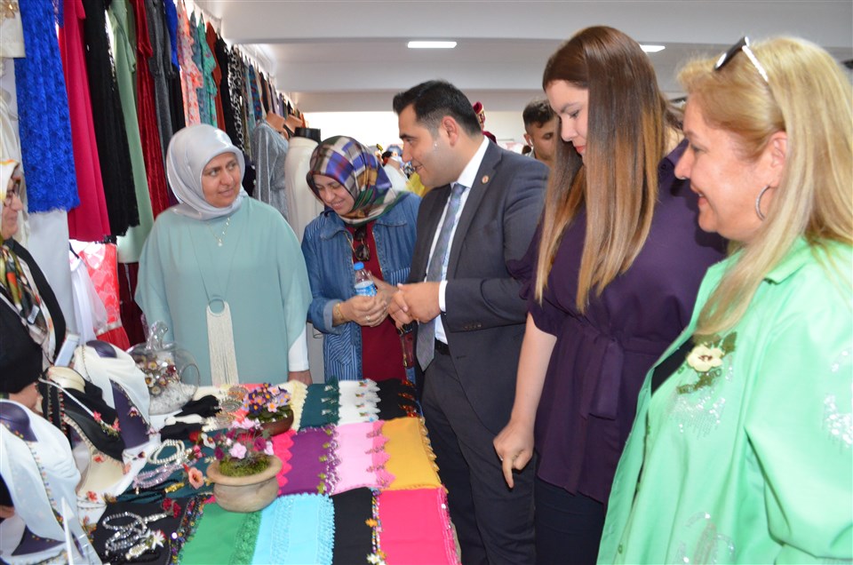 “Hayat Boyu Öğrenme” Kurslarının Yıl sonu Kapanış Sergisi Başladı