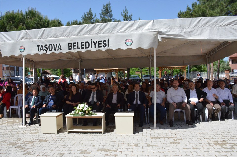 “Hayat Boyu Öğrenme” Kurslarının Yıl sonu Kapanış Sergisi Başladı