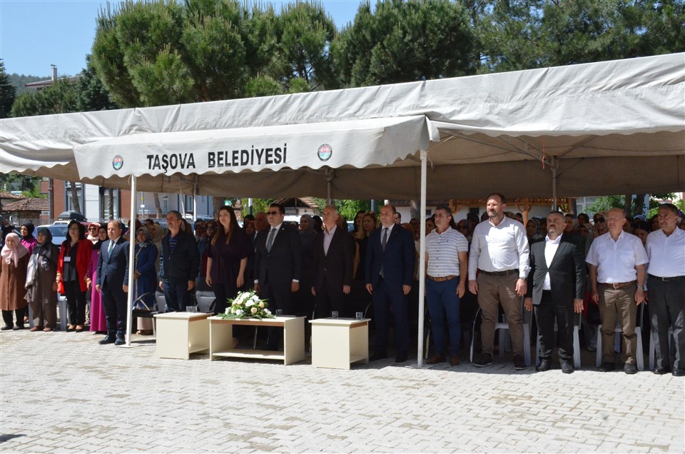 “Hayat Boyu Öğrenme” Kurslarının Yıl sonu Kapanış Sergisi Başladı