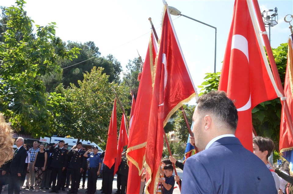 Taşova İlçemizde 30 Ağustos Zafer Bayramı çelenk töreni ile kutlandı.