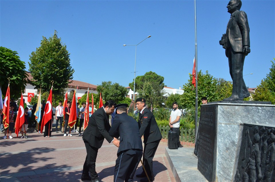 Taşova İlçemizde 30 Ağustos Zafer Bayramı çelenk töreni ile kutlandı.
