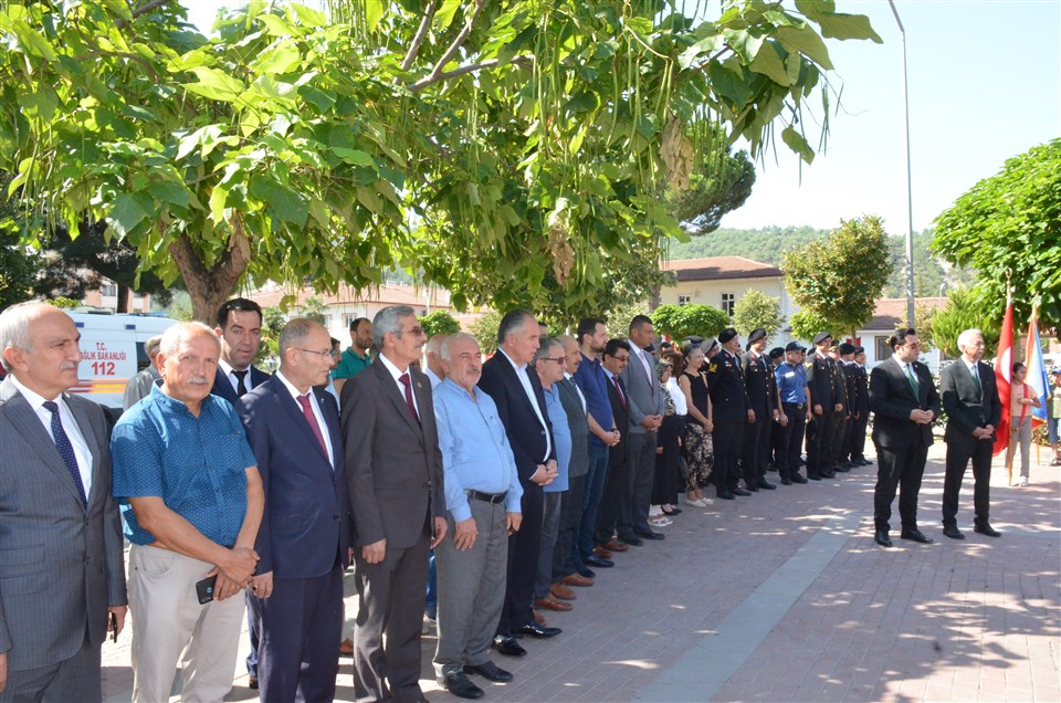 Taşova İlçemizde 30 Ağustos Zafer Bayramı çelenk töreni ile kutlandı.