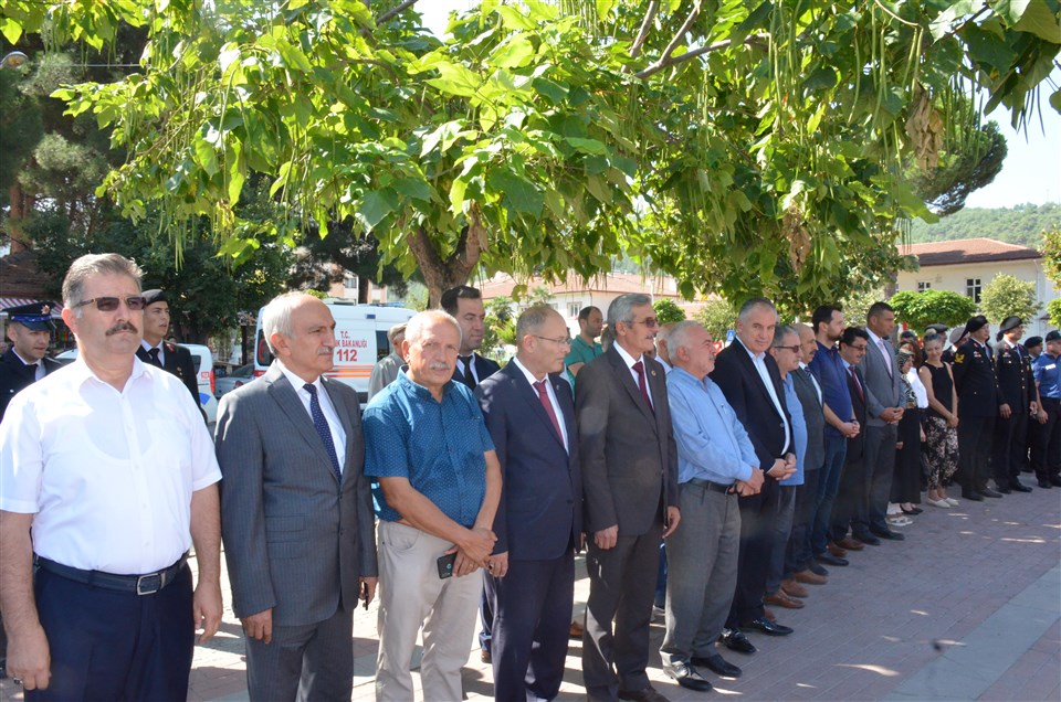 Taşova İlçemizde 30 Ağustos Zafer Bayramı çelenk töreni ile kutlandı.