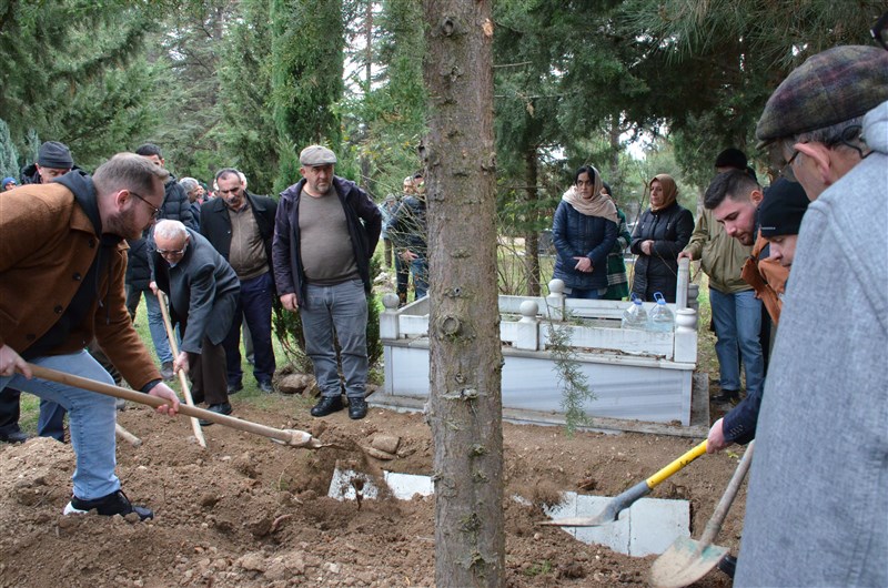 Fehmi Eser Toprağa Verildi
