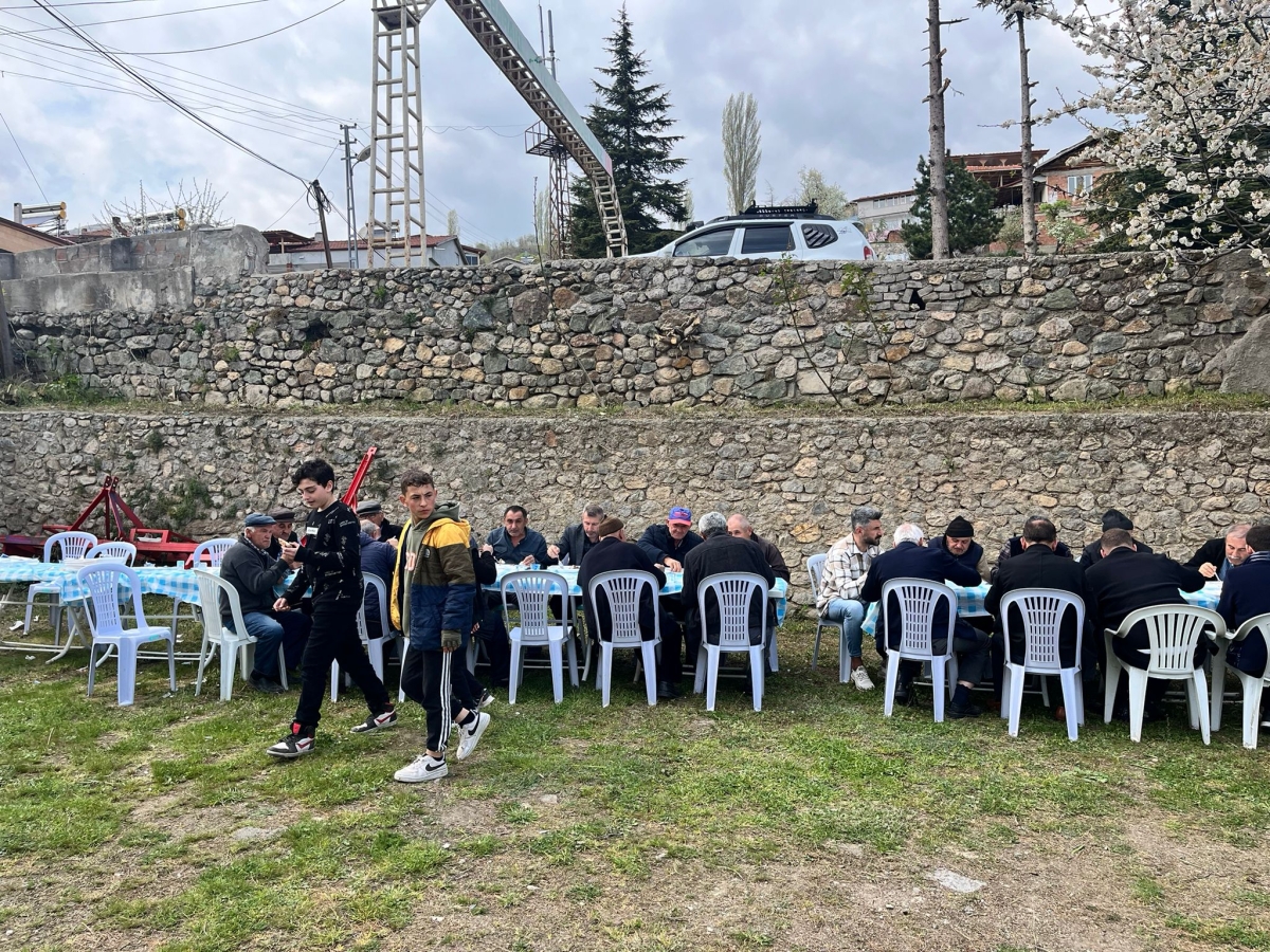 Muhtar Recep Duyar Tanışma Ve Teşekkür Yemeği Düzenledi