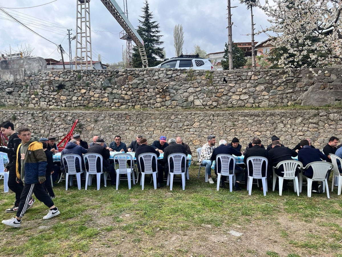 Muhtar Recep Duyar Tanışma Ve Teşekkür Yemeği Düzenledi