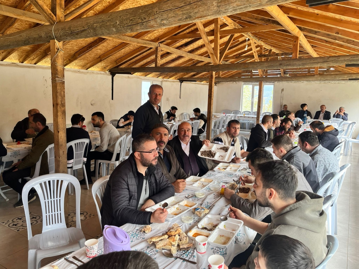 Muhtar Recep Duyar Tanışma Ve Teşekkür Yemeği Düzenledi