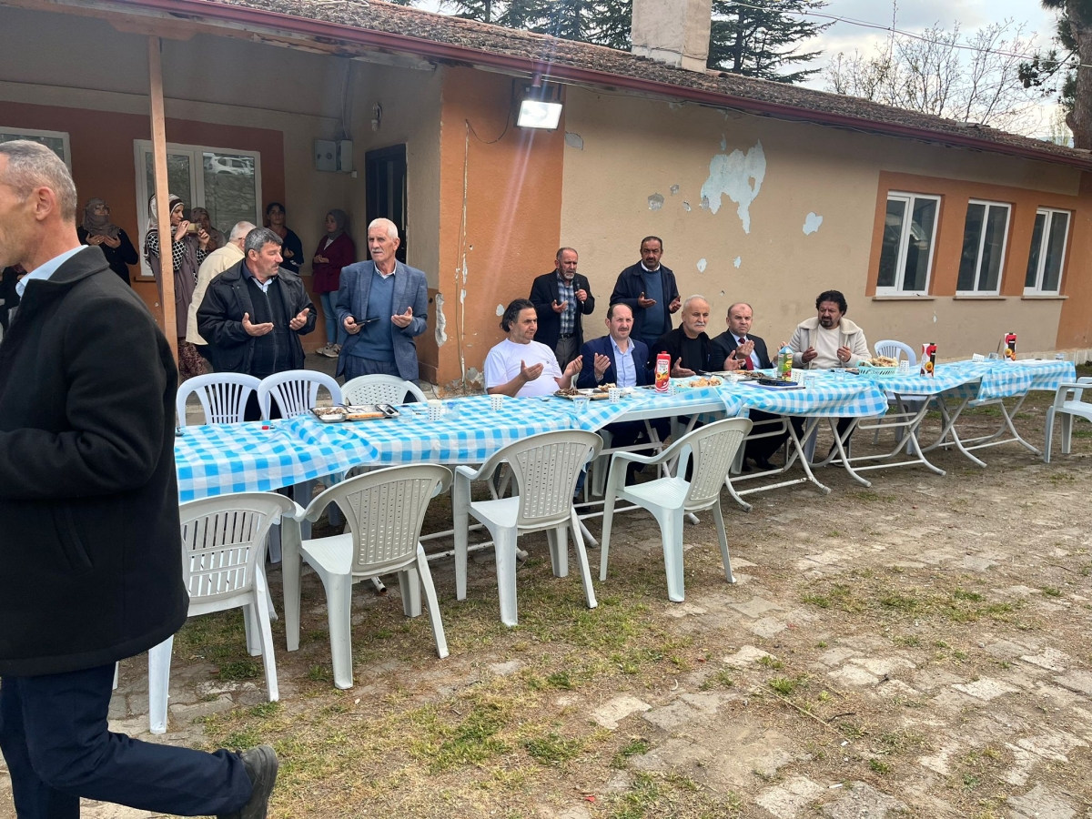Muhtar Recep Duyar Tanışma Ve Teşekkür Yemeği Düzenledi