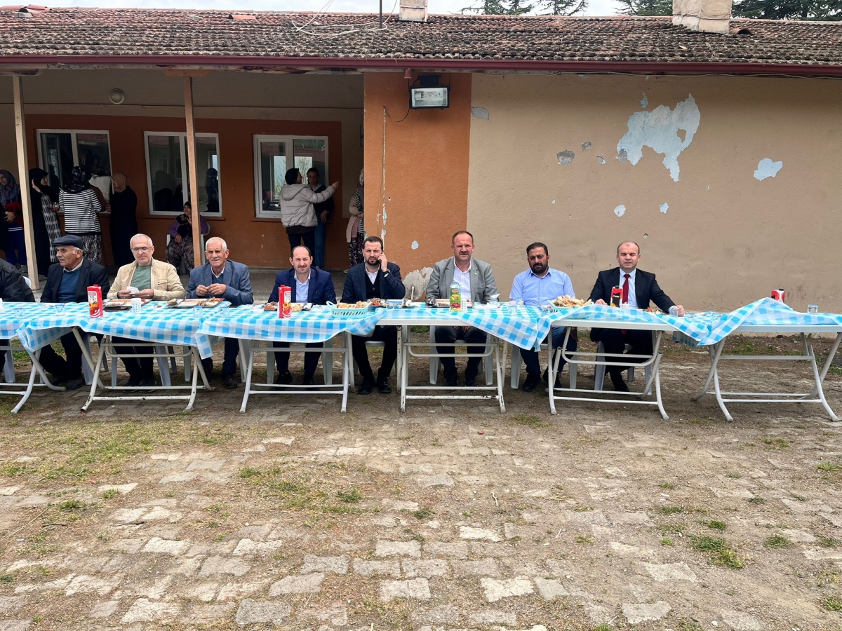 Muhtar Recep Duyar Tanışma Ve Teşekkür Yemeği Düzenledi