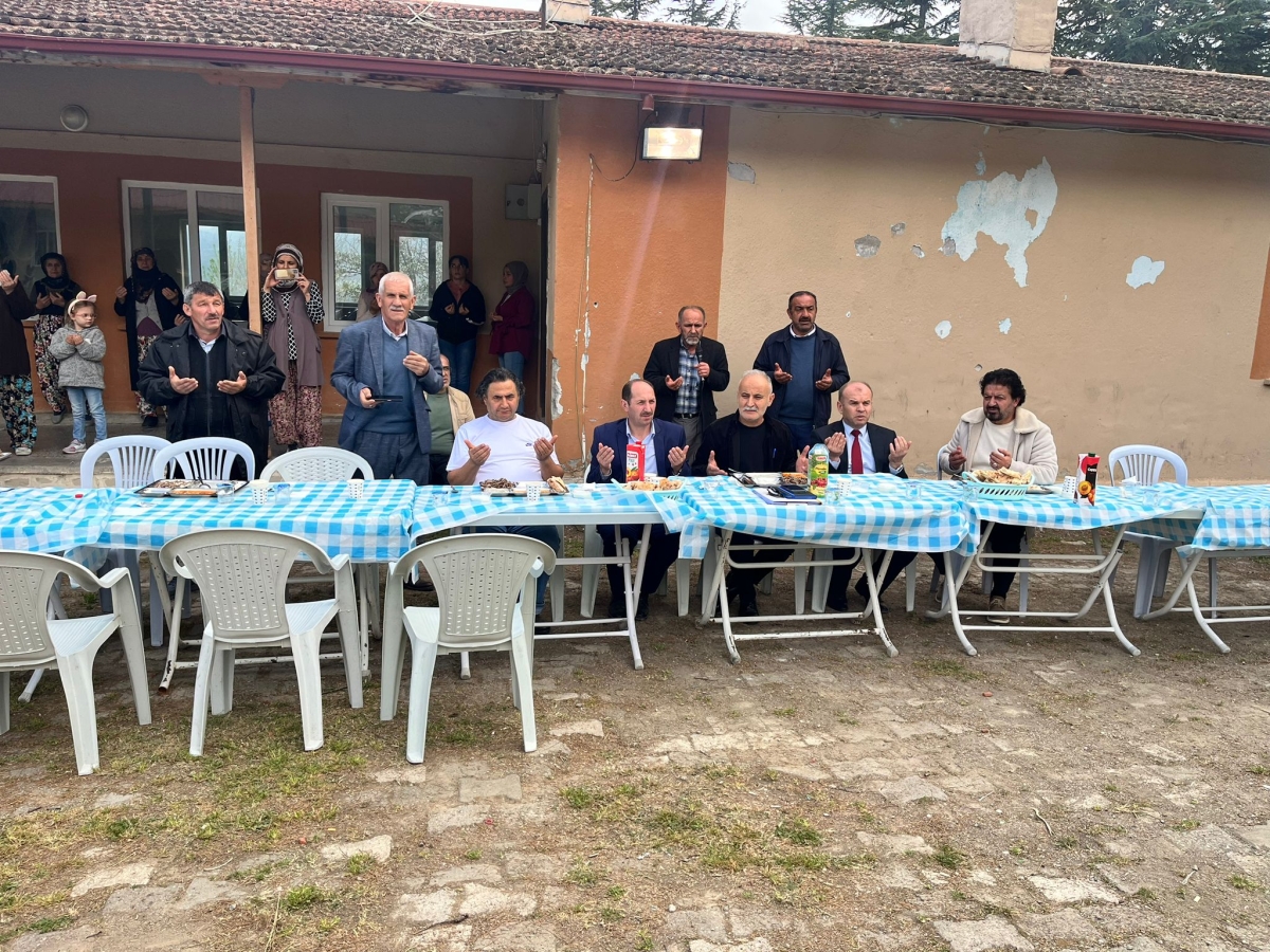 Muhtar Recep Duyar Tanışma Ve Teşekkür Yemeği Düzenledi