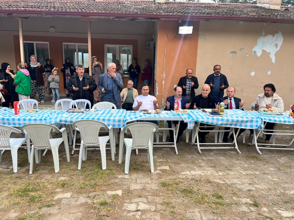 Muhtar Recep Duyar Tanışma Ve Teşekkür Yemeği Düzenledi