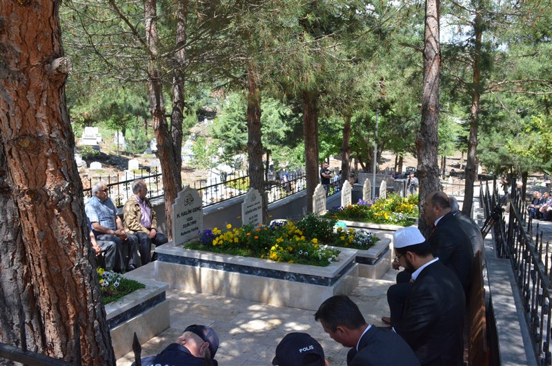 Solingen Şehitlerimiz ve Bilge Ana Kabri Başında Anıldı