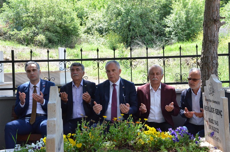 Solingen Şehitlerimiz ve Bilge Ana Kabri Başında Anıldı