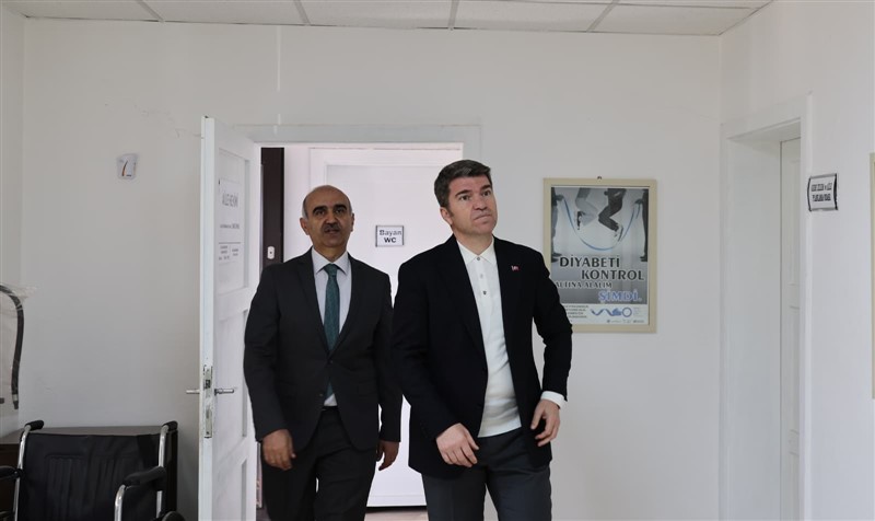 Vali Bakan Taşova’da Öğrenci ve Vatandaşlarla Buluştu
