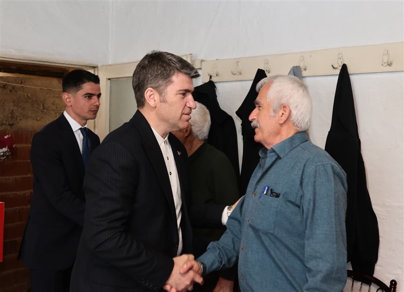 Vali Bakan Taşova’da Öğrenci ve Vatandaşlarla Buluştu