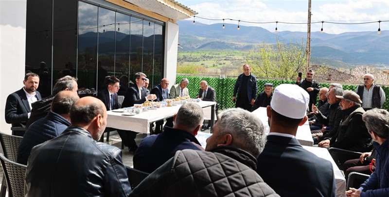 Vali Bakan Taşova’da Öğrenci ve Vatandaşlarla Buluştu