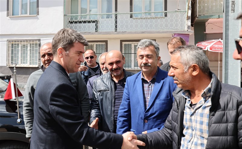 Vali Bakan Taşova’da Öğrenci ve Vatandaşlarla Buluştu