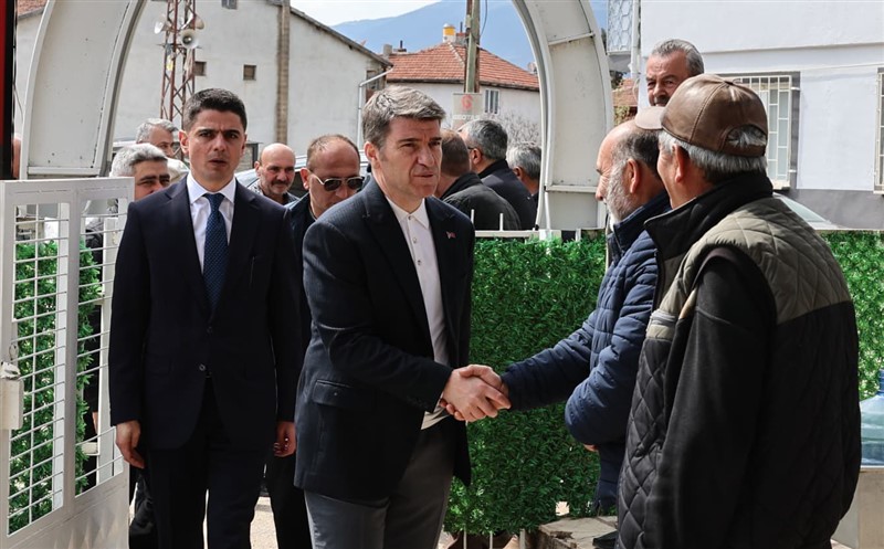 Vali Bakan Taşova’da Öğrenci ve Vatandaşlarla Buluştu