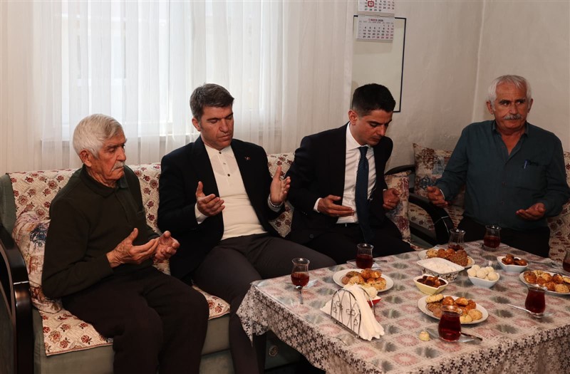 Vali Bakan Taşova’da Öğrenci ve Vatandaşlarla Buluştu