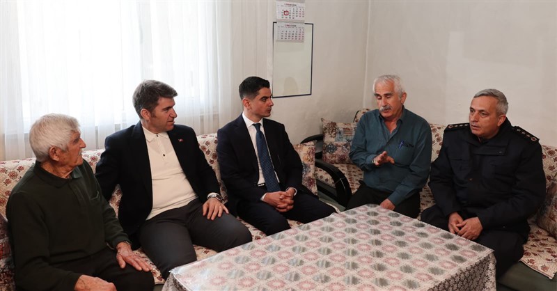 Vali Bakan Taşova’da Öğrenci ve Vatandaşlarla Buluştu