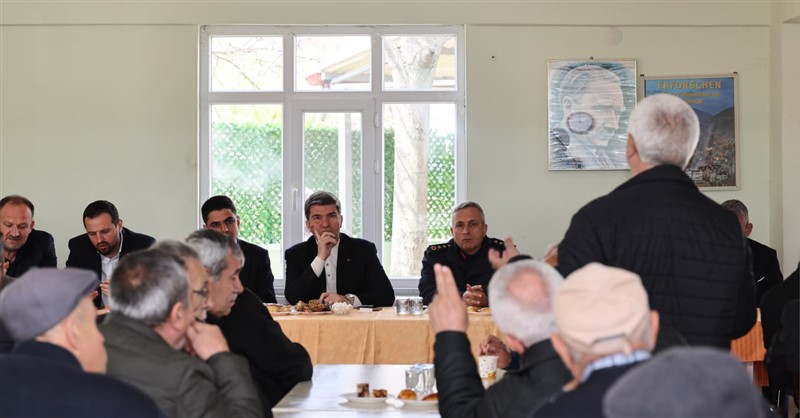 Vali Bakan Taşova’da Öğrenci ve Vatandaşlarla Buluştu
