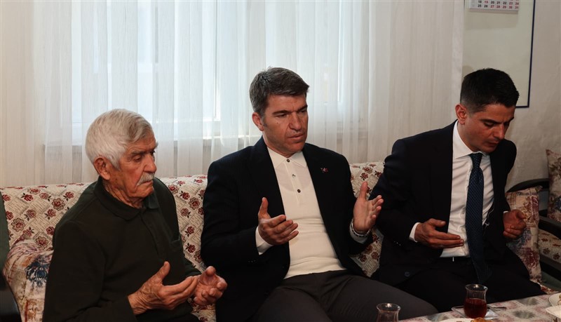 Vali Bakan Taşova’da Öğrenci ve Vatandaşlarla Buluştu