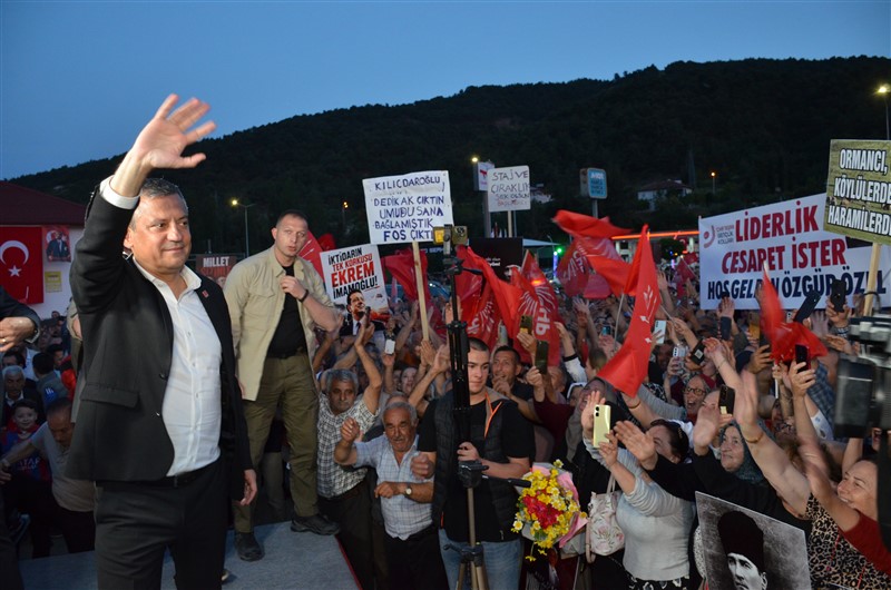 ÖZGÜR ÖZEL’DEN TAŞOVA’DA SÜRPRİZ PETROL MİTİNGİ: TÜRKİYE’DE BİR İLK