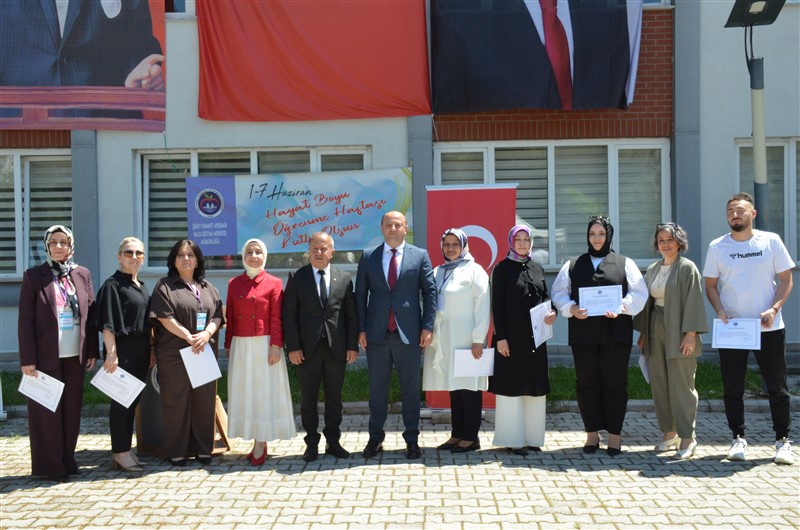 Taşova'da Hayat Boyu Öğrenme Coşkusu: Yıl Sonu Sergisi Açıldı