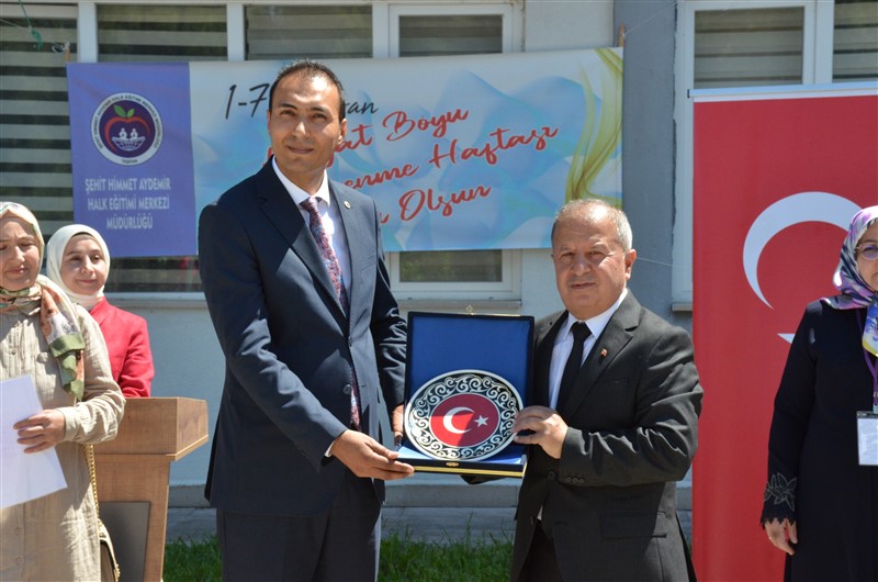 Taşova'da Hayat Boyu Öğrenme Coşkusu: Yıl Sonu Sergisi Açıldı