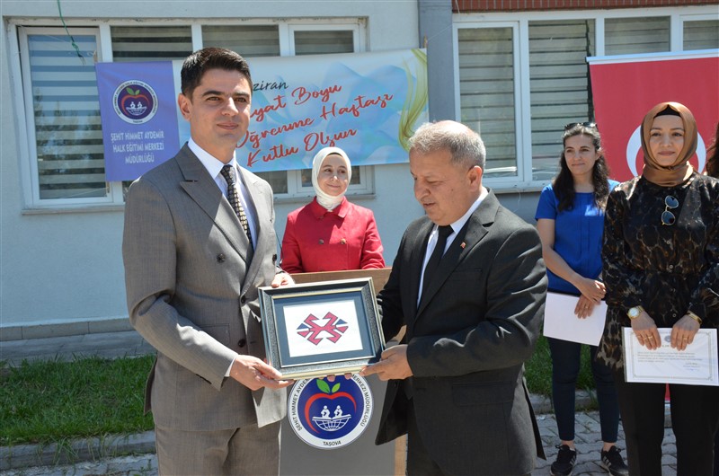 Taşova'da Hayat Boyu Öğrenme Coşkusu: Yıl Sonu Sergisi Açıldı