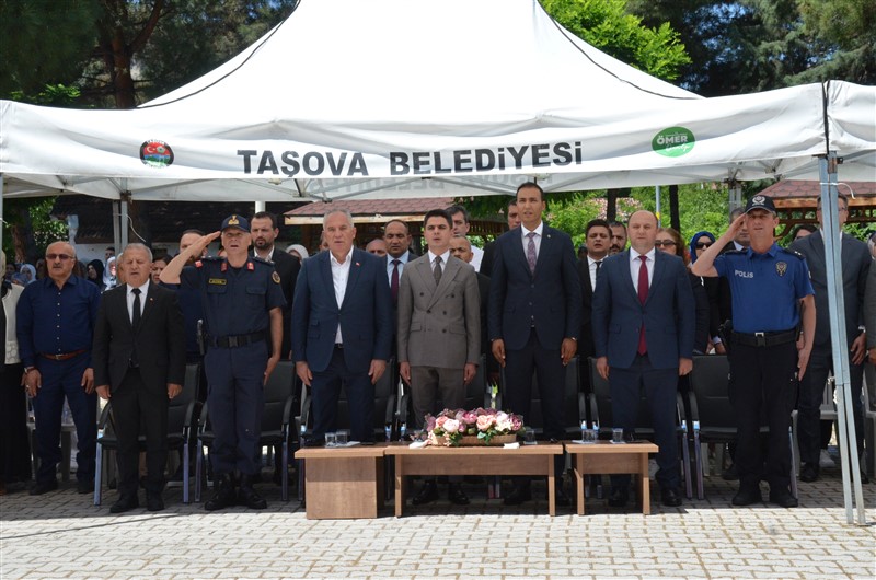 Taşova'da Hayat Boyu Öğrenme Coşkusu: Yıl Sonu Sergisi Açıldı