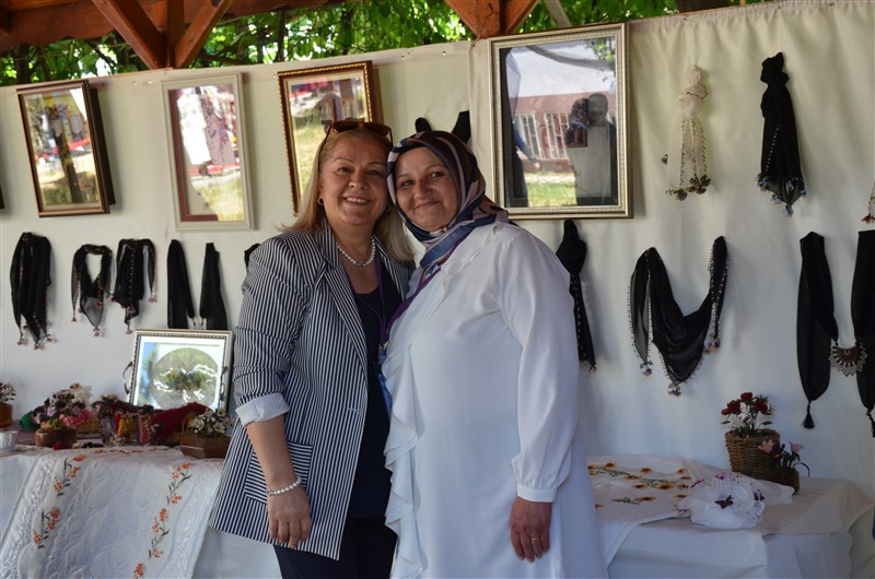 Taşova'da Hayat Boyu Öğrenme Coşkusu: Yıl Sonu Sergisi Açıldı