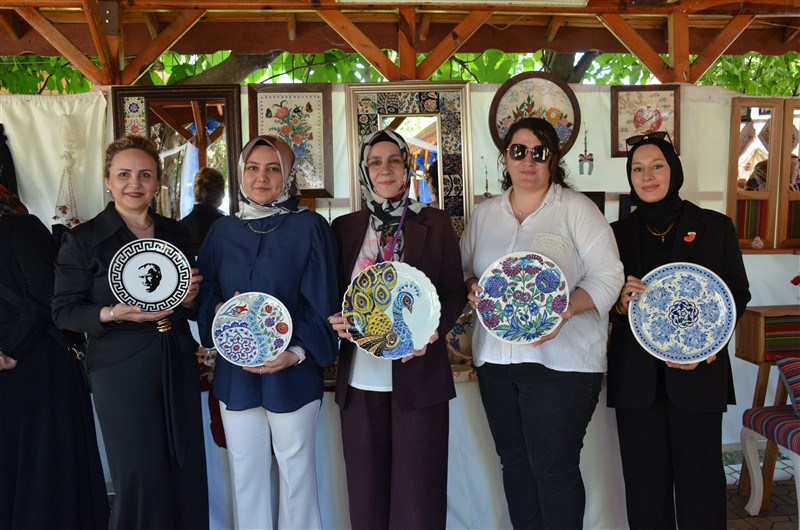 Taşova'da Hayat Boyu Öğrenme Coşkusu: Yıl Sonu Sergisi Açıldı