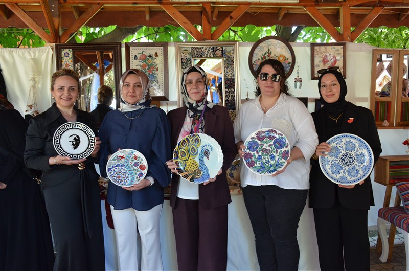 Taşova'da Hayat Boyu Öğrenme Coşkusu: Yıl Sonu Sergisi Açıldı